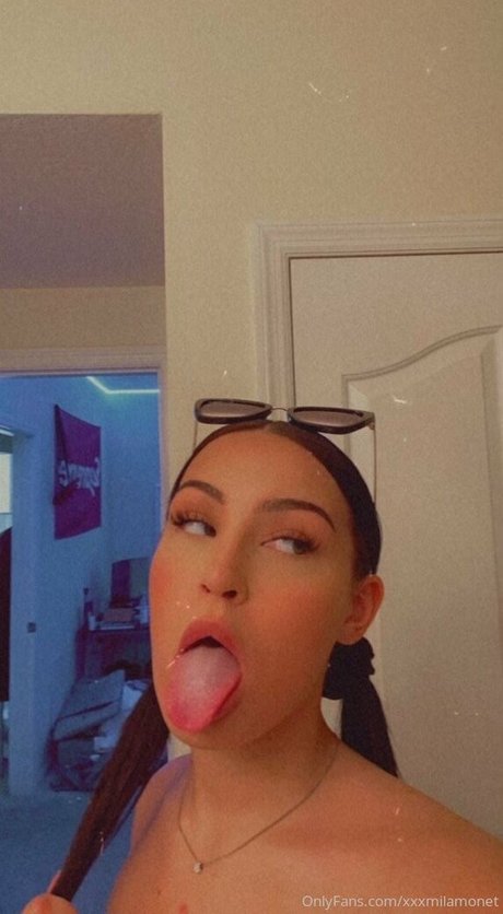 xxxmilamonet is on onlyfans