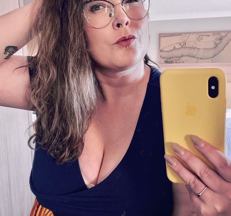 Penelope34J is on onlyfans