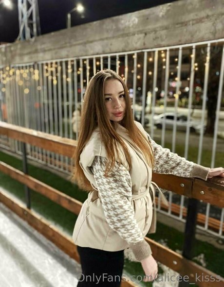 alicee kisss onlyfans creator