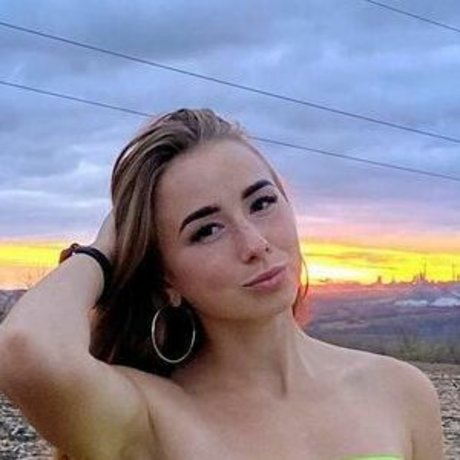 alicee kisss onlyfans nude content