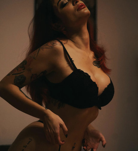 QueenREd onlyfans sextape leak