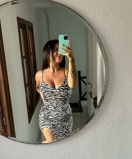 Raquel Tamborino onlyfans strip tease