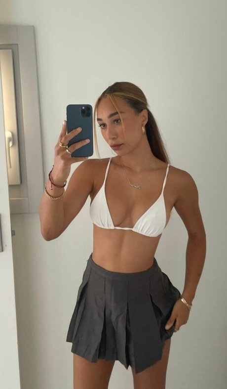 Eva Marisol Gutowski onlyfans model images