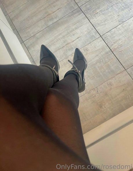rosedomi onlyfans photos