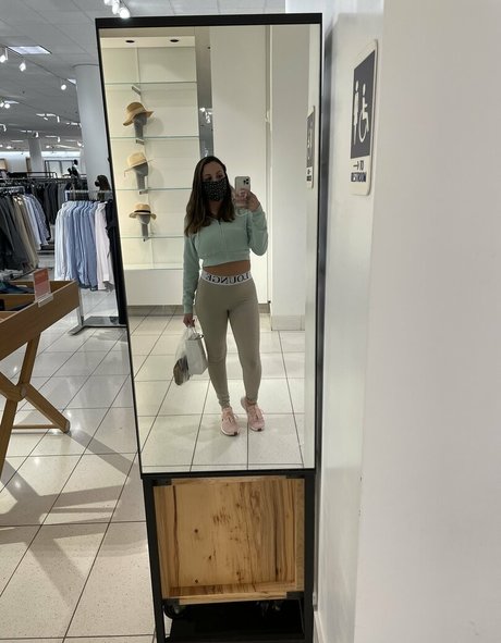 sofiryanxoxoxo nsfw onlyfans