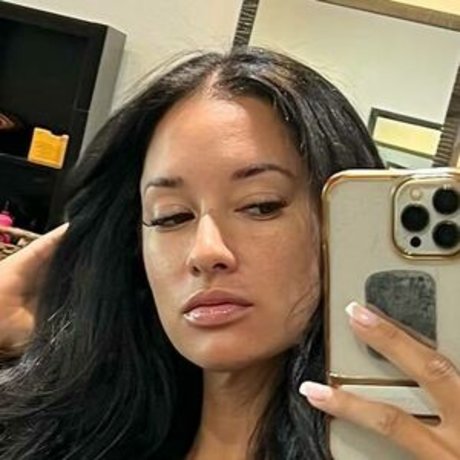 Nikki Blades onlyfans ass