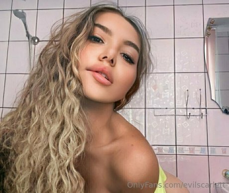 evilscarlett onlyfans nude pictures