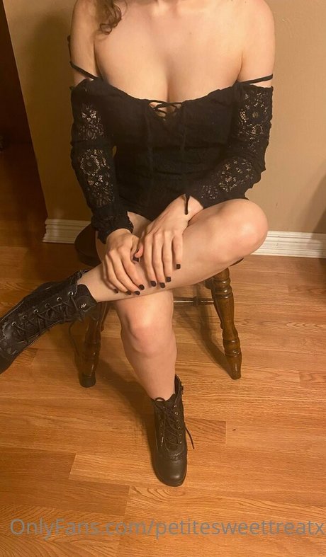 petitesweettreatx new onlyfans