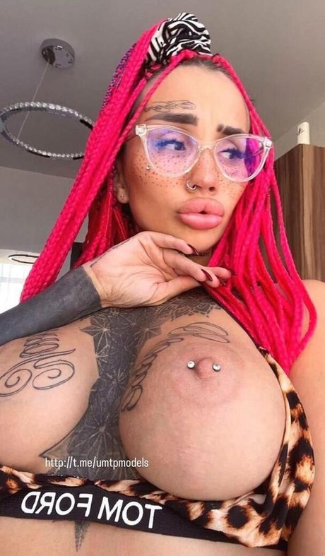 tvoyamilfa_ onlyfans strip tease