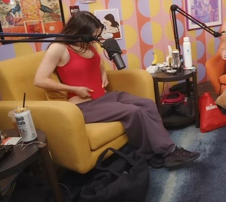 Esther Povitsky Profile pic