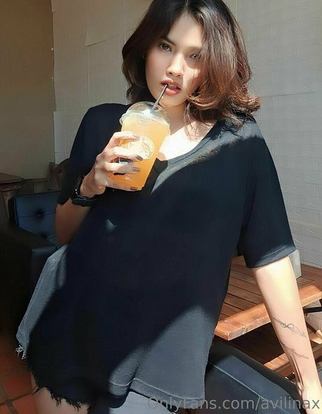 avilinax pics onlyfans