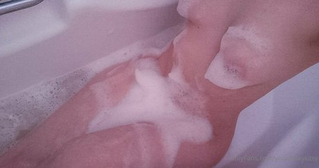 yourkinkykitty onlyfans nudes leaked