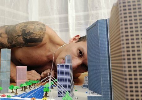 alatingiantclips onlyfans free content