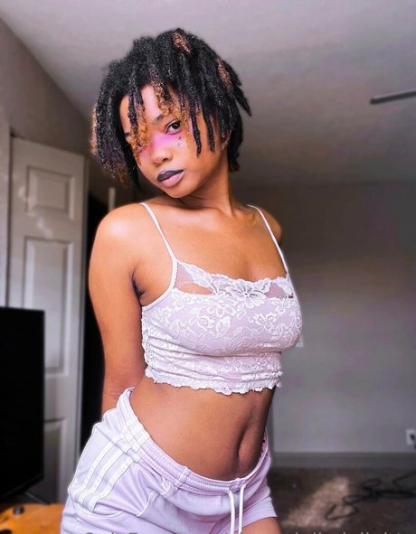 ciarasdailydelights strip onlyfans