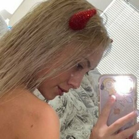 Kaelee Lundeen onlyfans striptease