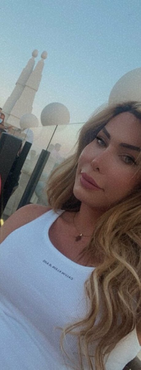 thebellabigcock onlyfans striptease