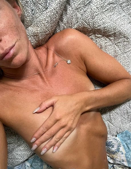 ita96elly naked on onlyfans