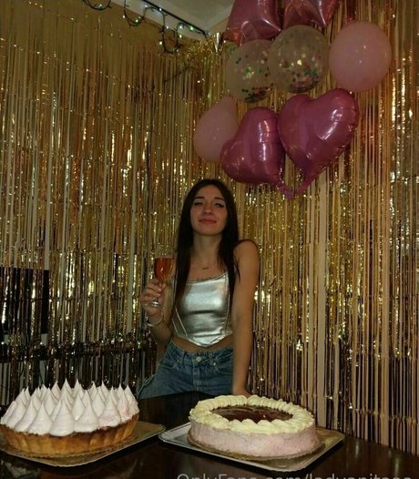 ladyanitaaaa only fans content