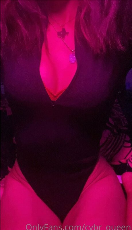 cybr queen topless onlyfans