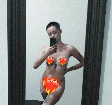 loveaxlgnr onlyfans leaked photos