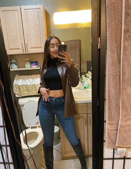 kendall jakobs18 only fans pic