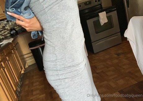 foodbabyqueen onlyfans pic