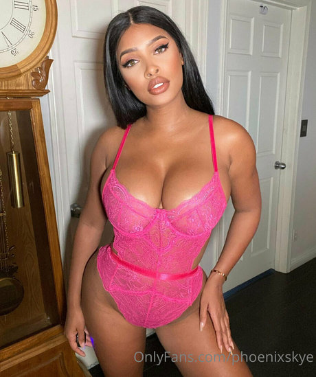 phoenixskye onlyfans post