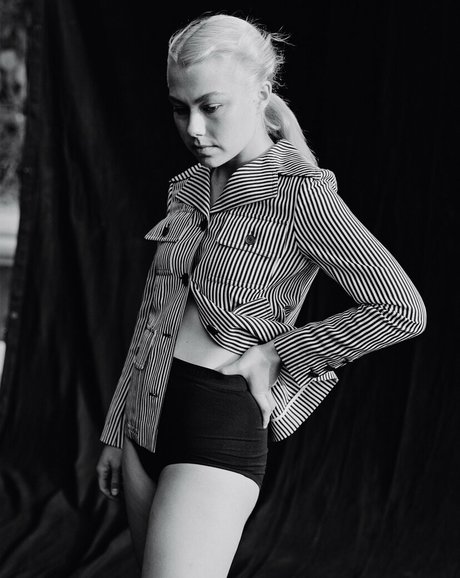 Phoebe Bridgers on onlyfans