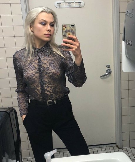 Phoebe Bridgers strip onlyfans