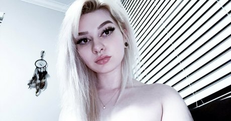 jisatsu waifu onlyfans nudes leak