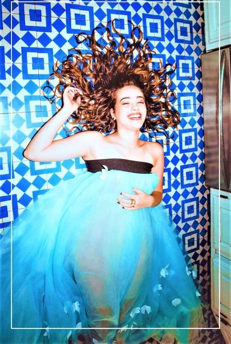 Mary Mouser topless onlyfans