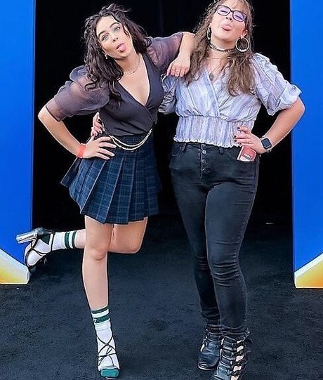 Mary Mouser onlyfans naked leaked