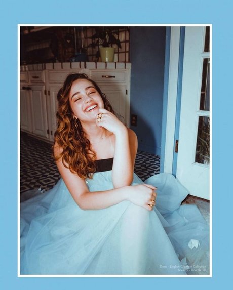 Mary Mouser onlyfans sexy