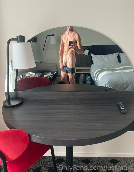 justmax_ onlyfans nude pics