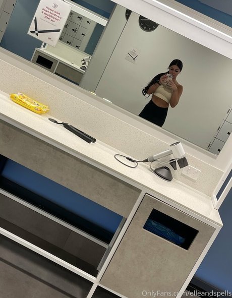 elleandspells Profile pic