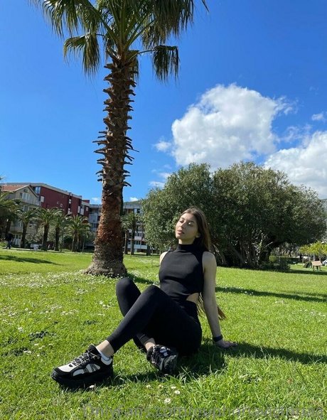 hottest girls onlyfans adult depiction