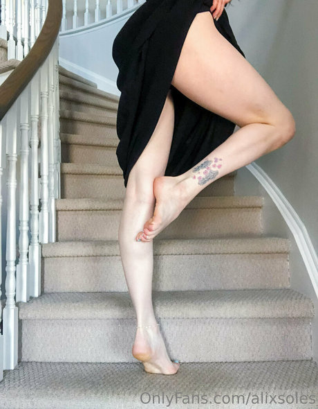 alixsoles onlyfans photos