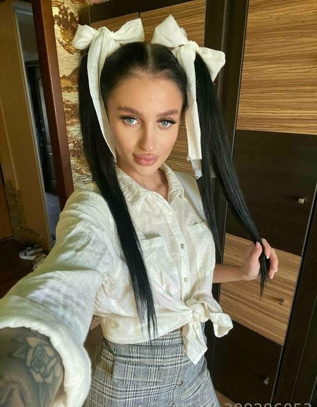 charming megan naked onlyfans pics