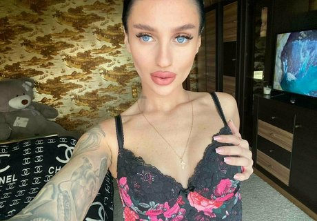 charming megan onlyfans nude