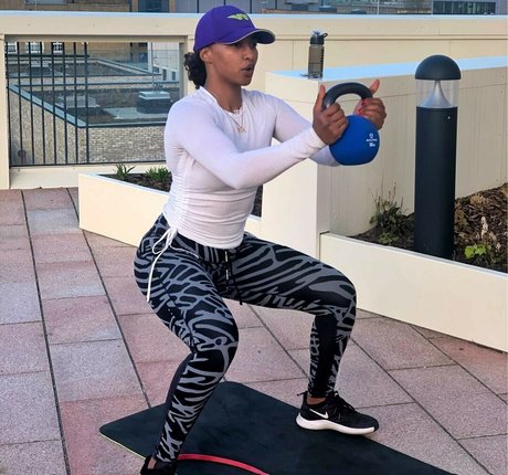 Naomi Schiff ass onlyfans