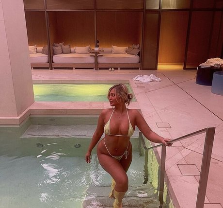 Rowena Violet free only fans