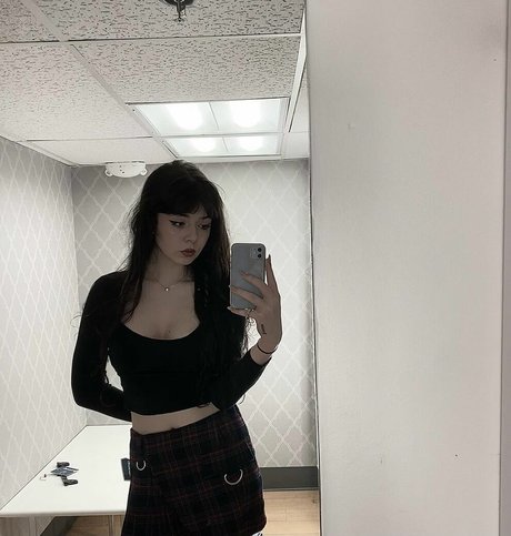 ezsy onlyfans model photo