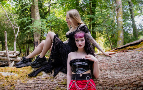 laceandleashes nude leaked onlyfans