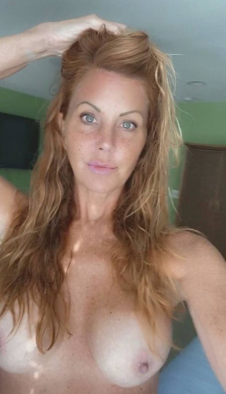 Mrsrobinsonxo nude only fans leaks