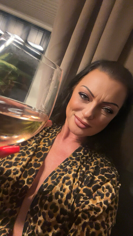 holylovesmolly onlyfans leak