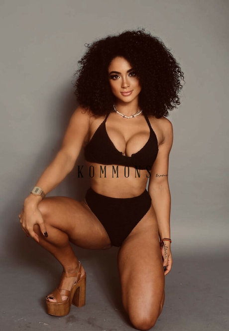 Gabi Melo onlyfans striptease