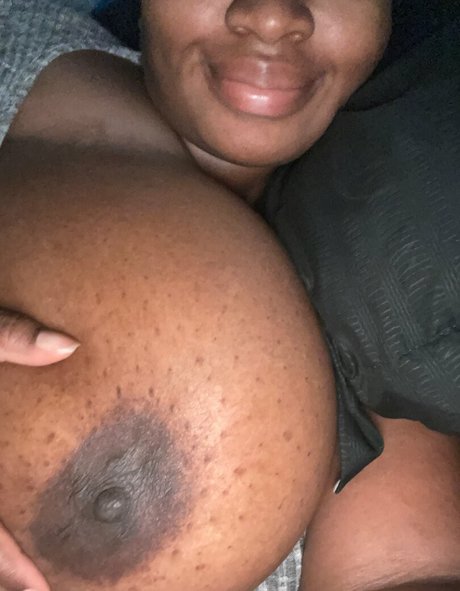 juicyynae22 onlyfans pics