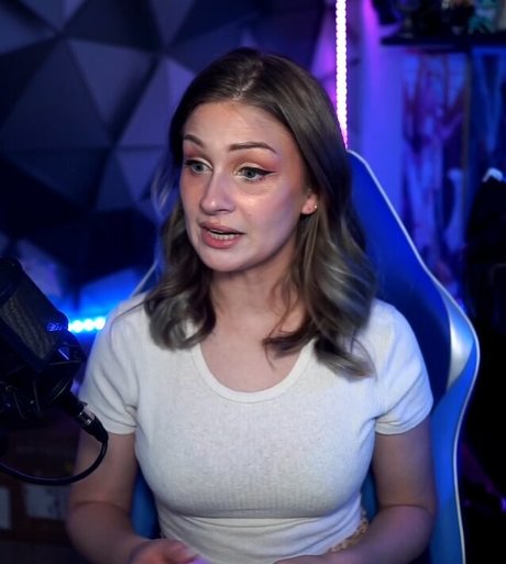 IceTokki onlyfans model photo