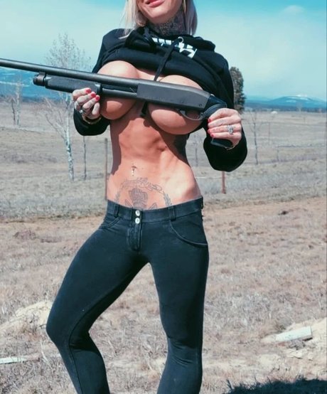 Girls With Guns onlyfans sex leak
