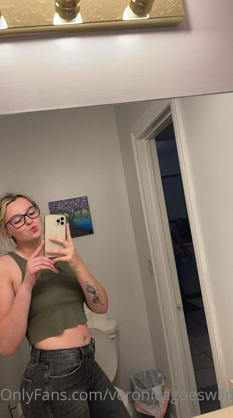 veronicagoeswild onlyfans model photos